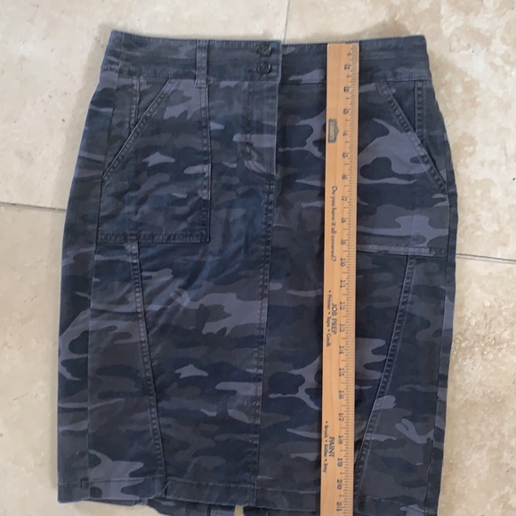 EUC Set of 2 Loft denim short skirts sz 4 1-dark gray 1- 1-gray camo - Picture 10 of 12